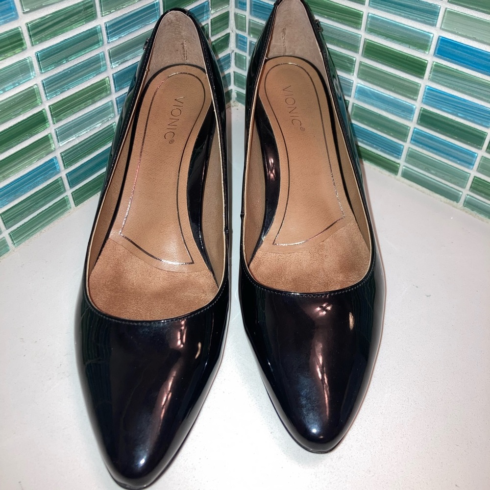 Vionic Black Heels